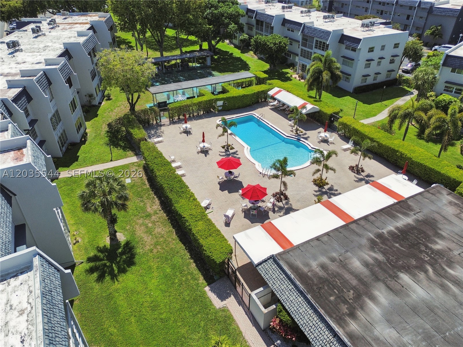 ORIOLE GOLF & TENNIS CLUB - Residential
