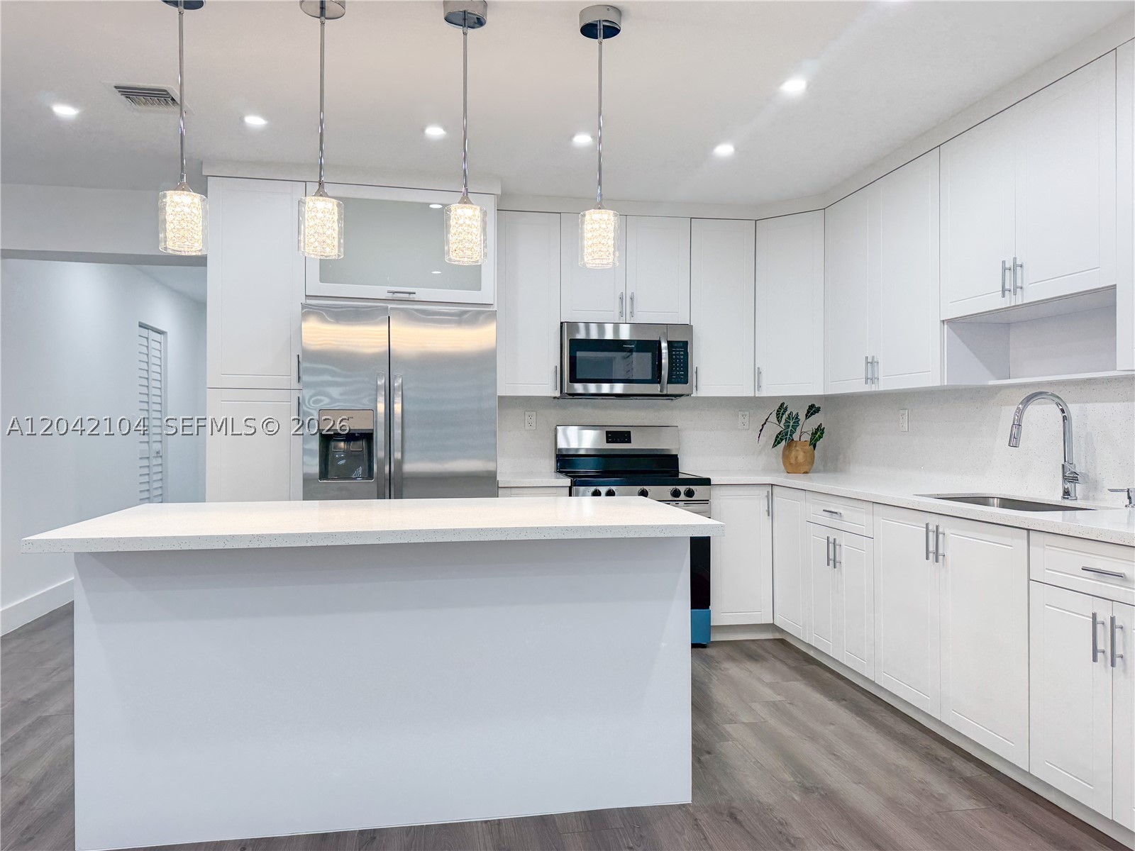 N MIAMI ESTATES - Residential