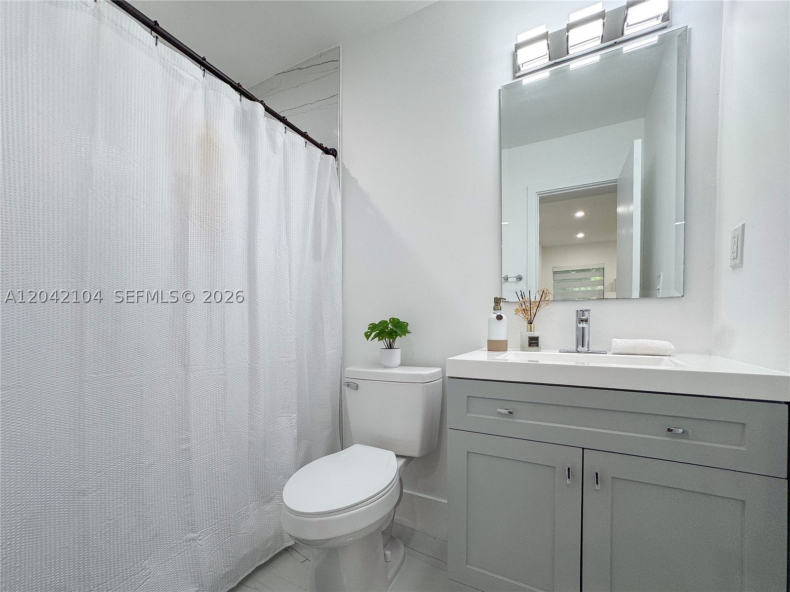 N MIAMI ESTATES - Residential