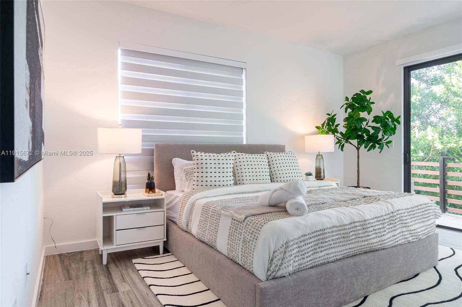 L'UCCELLO CONDO - Residential Lease
