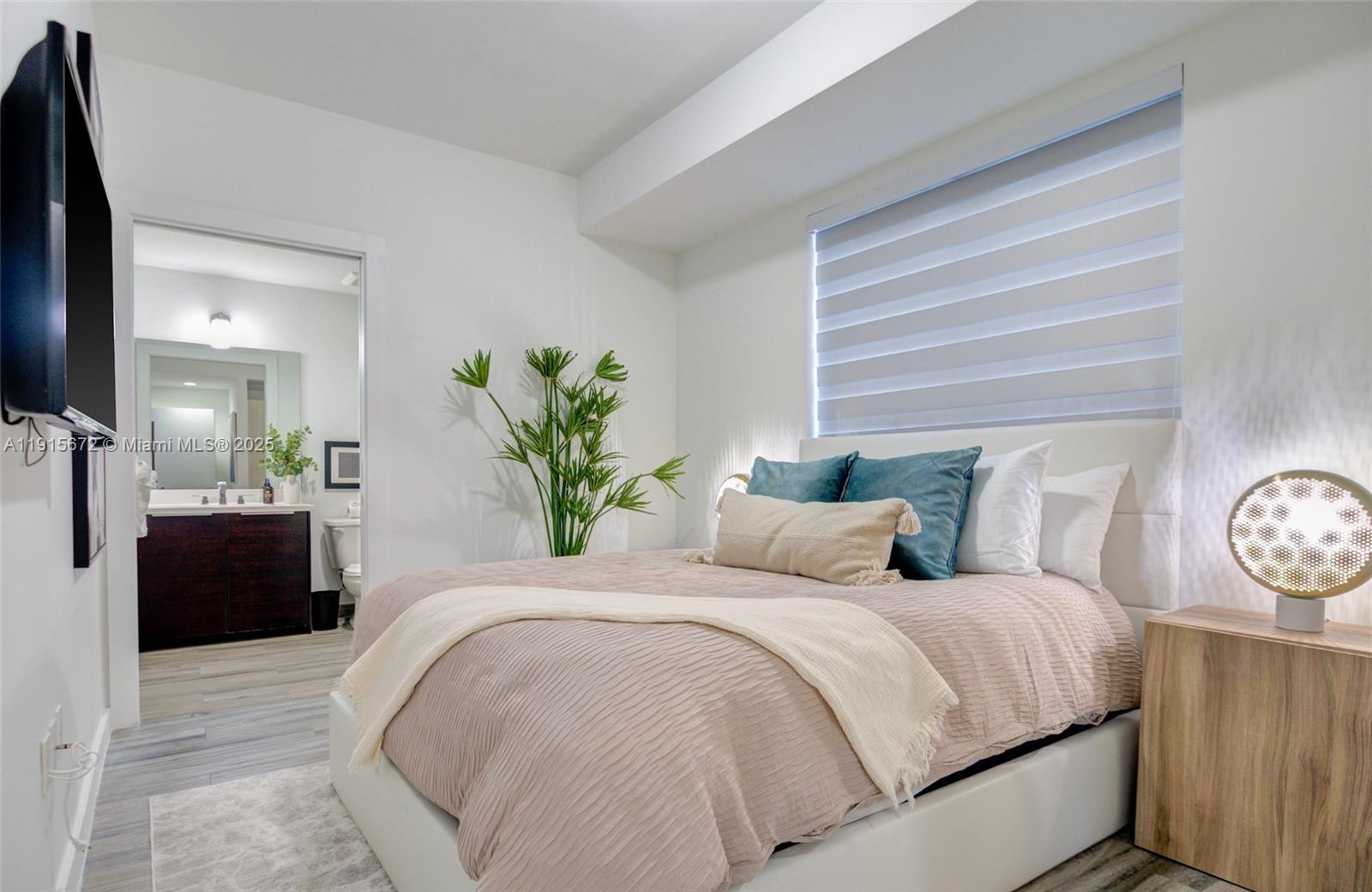 L'UCCELLO CONDO - Residential Lease