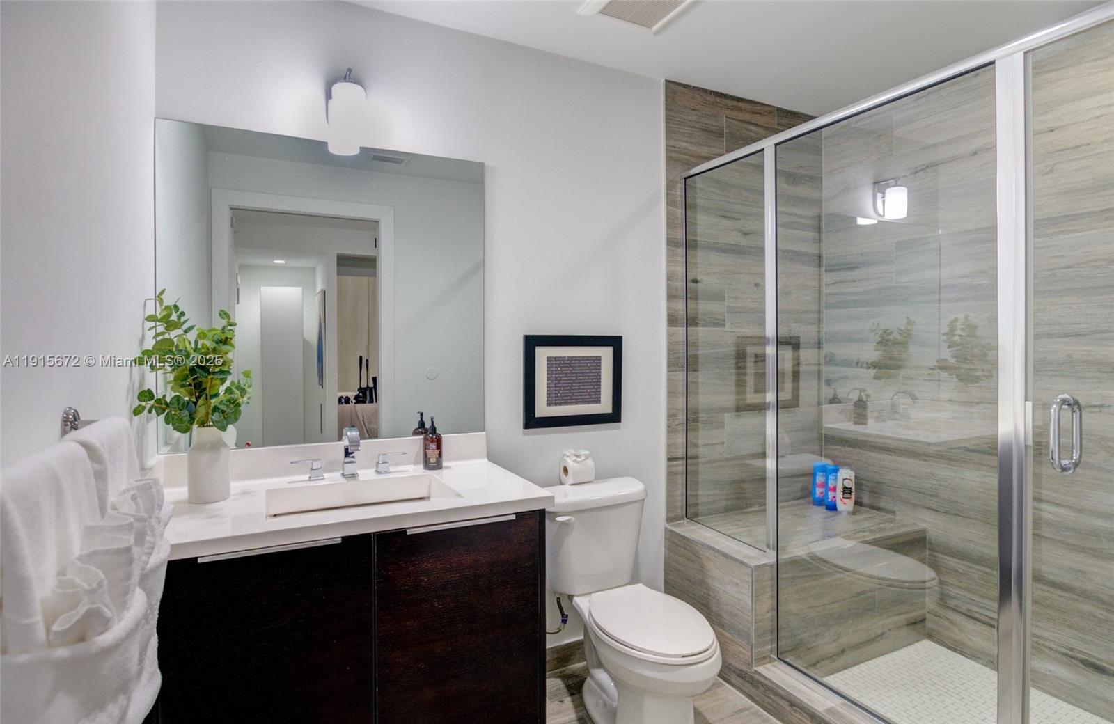 L'UCCELLO CONDO - Residential Lease