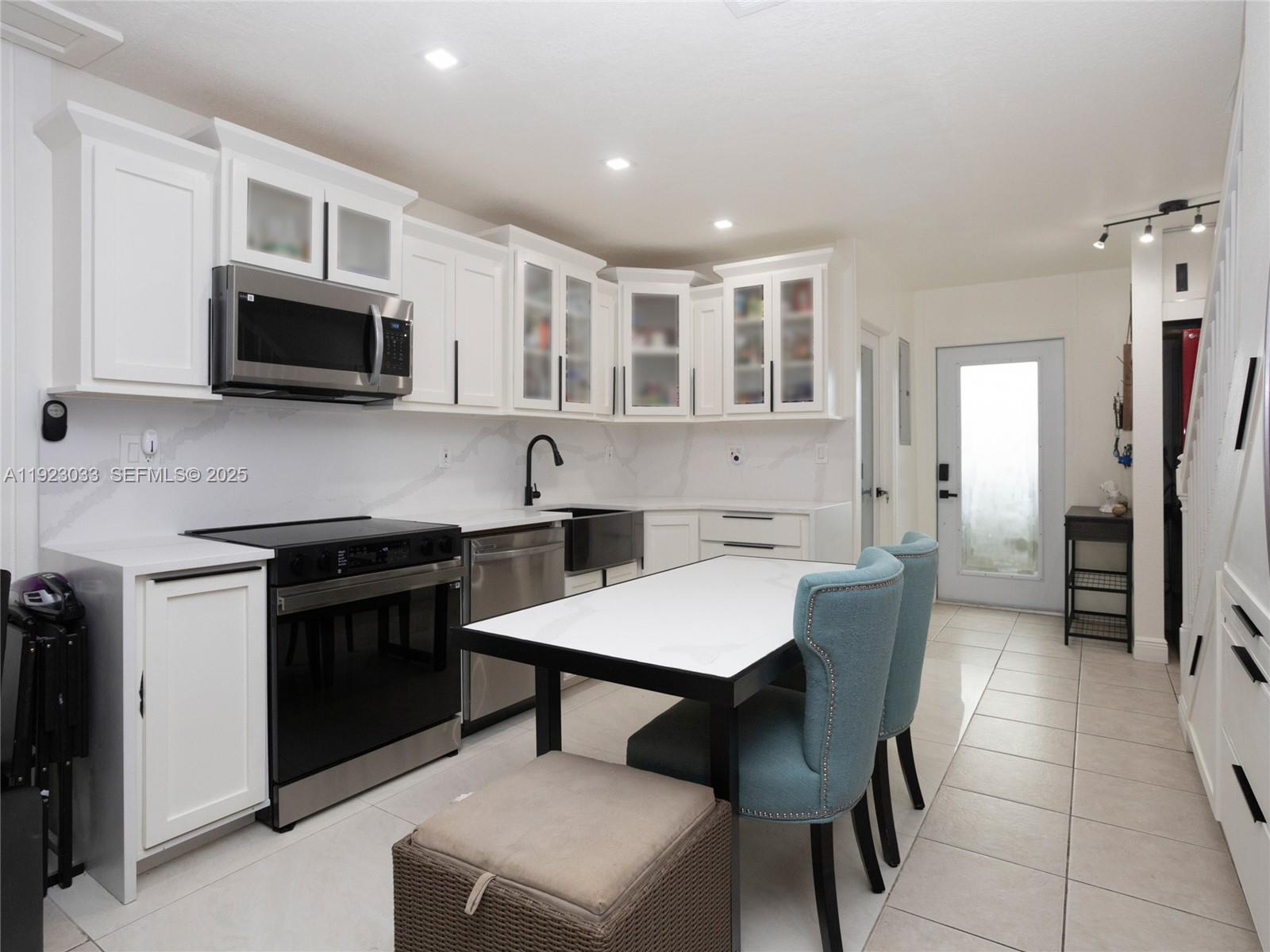 NEO VIEW CONDO - Residential