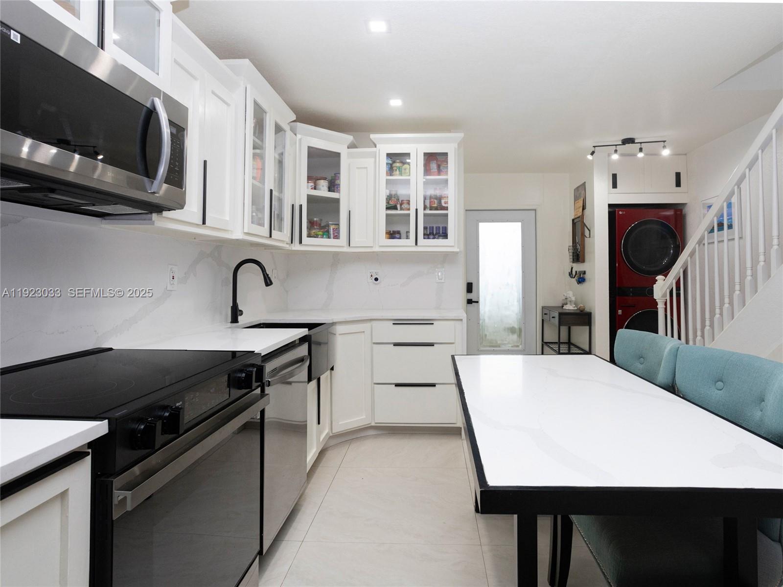 NEO VIEW CONDO - Residential