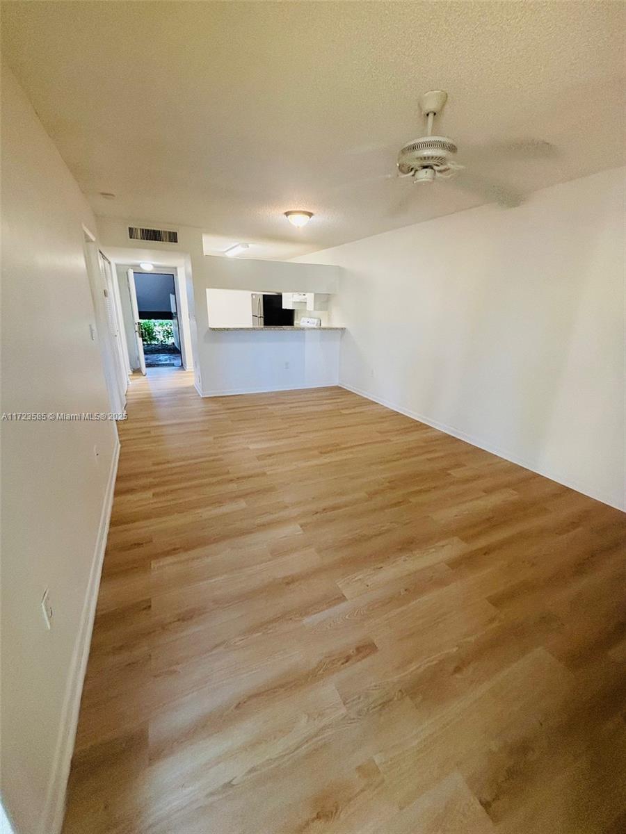 VILLAS DE VENEZIA CONDO - Residential Lease