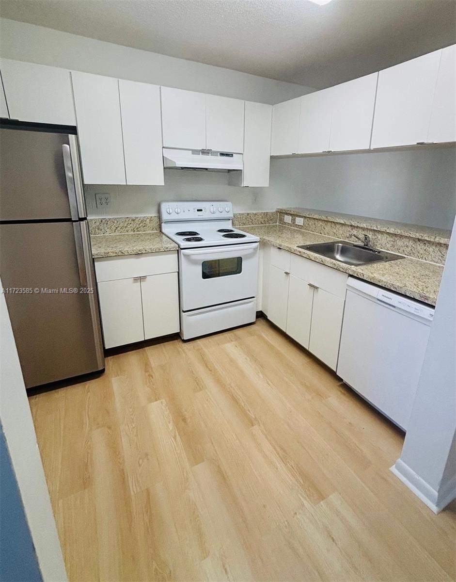 VILLAS DE VENEZIA CONDO - Residential Lease
