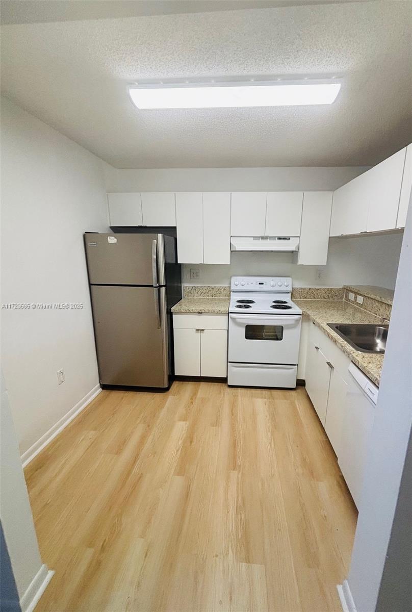 VILLAS DE VENEZIA CONDO - Residential Lease