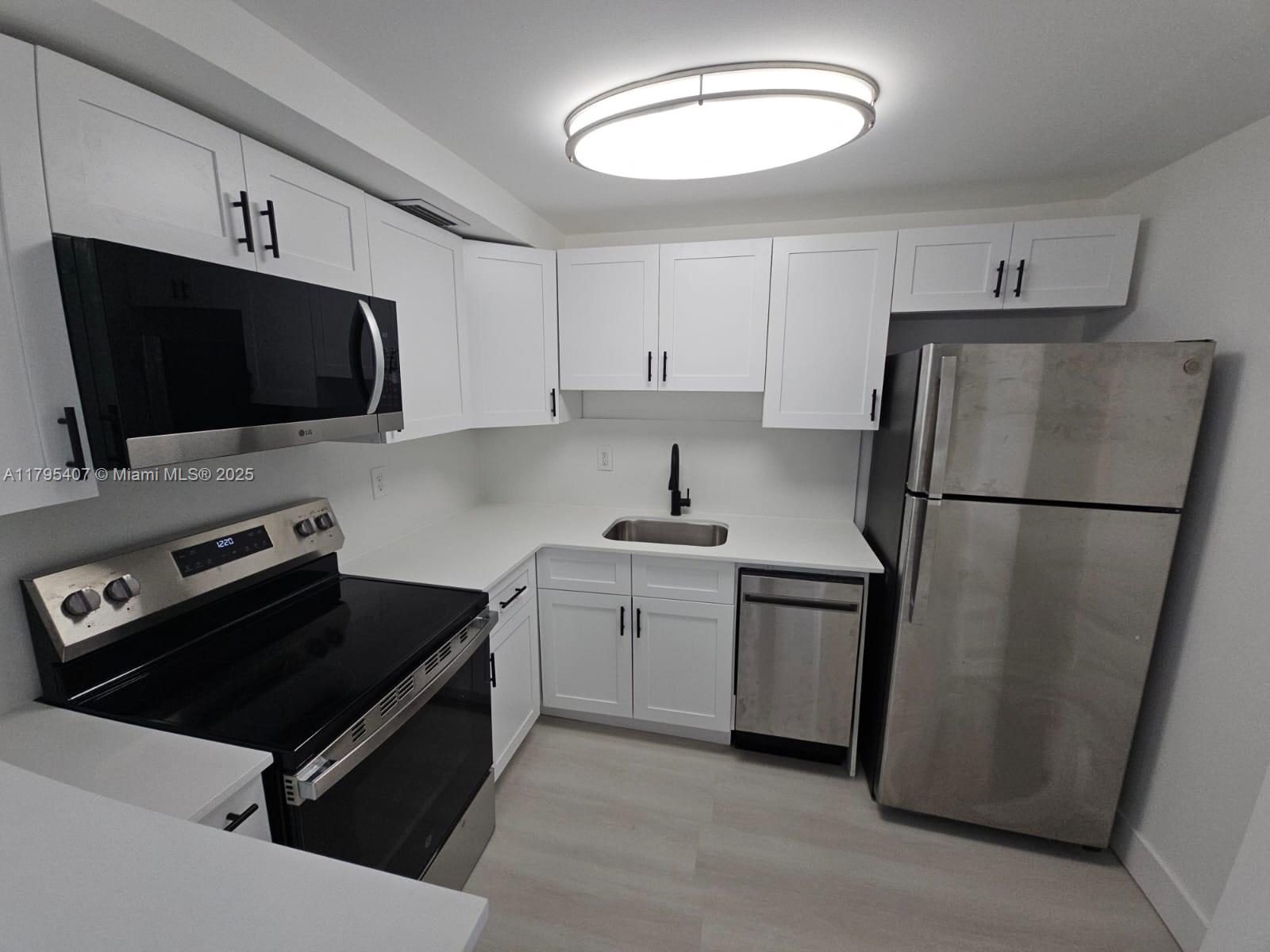 BISCAYNE BCH SUB - Residential Lease