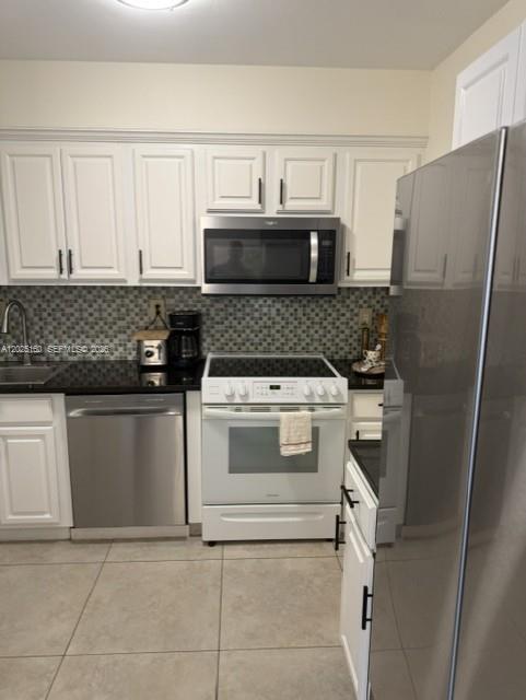 LAUDER GATE ISLES - Residential Lease