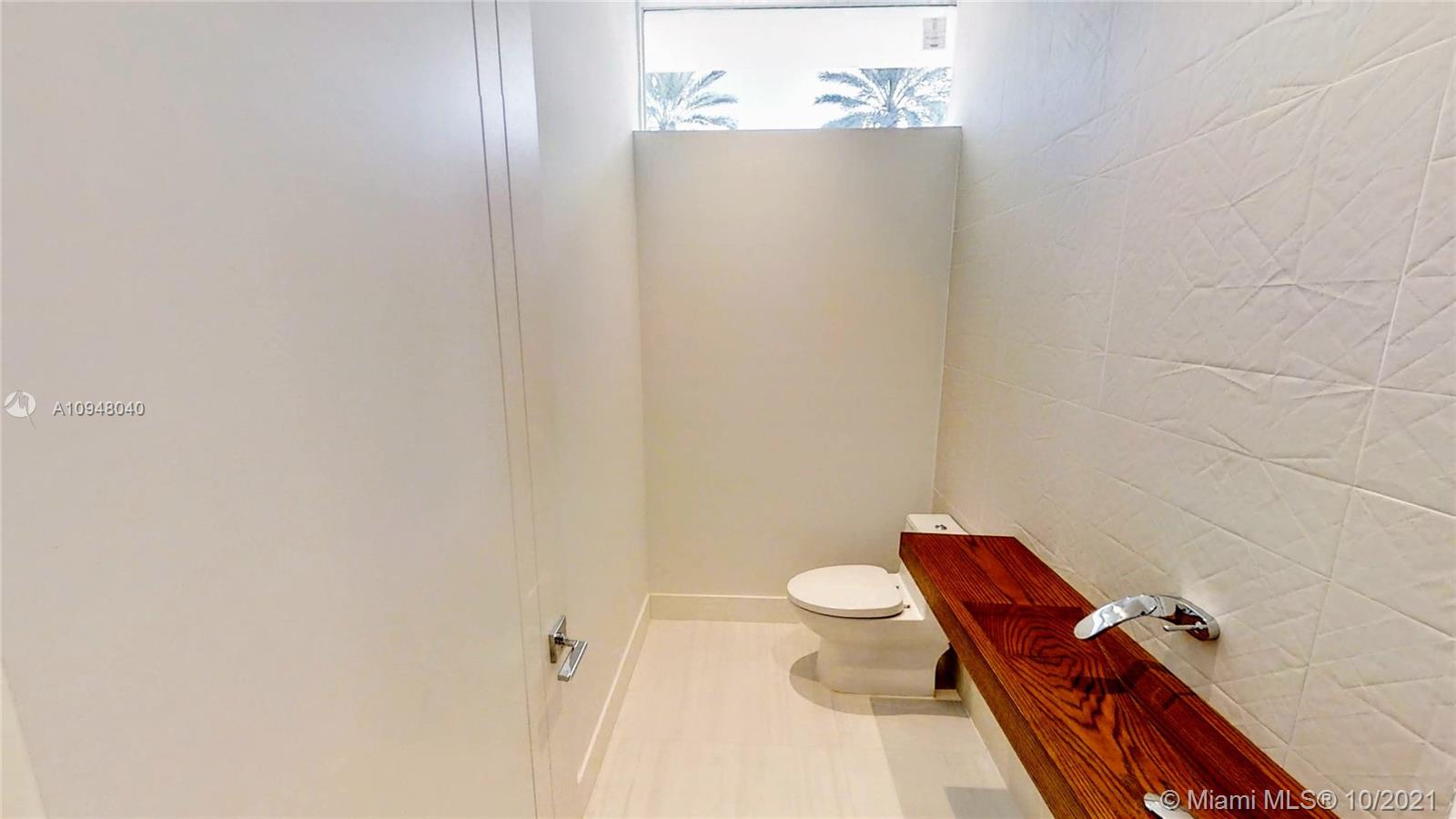 GOLDEN BEACH SEC C - Residential