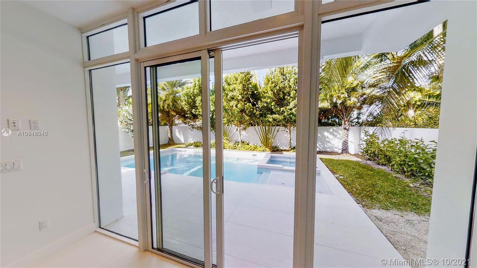 GOLDEN BEACH SEC C - Residential