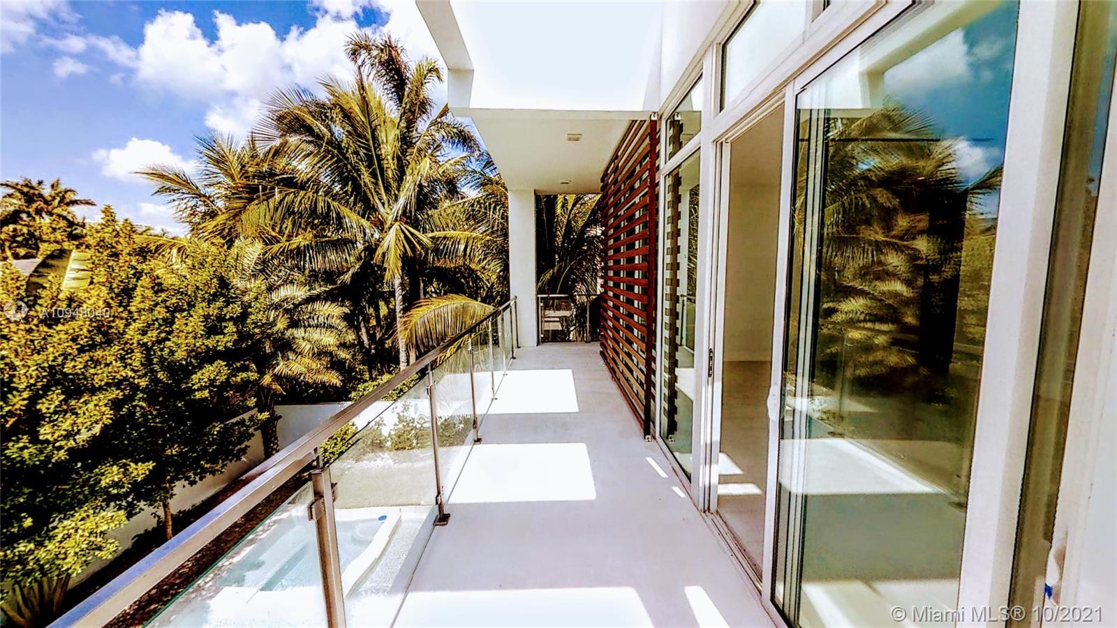 GOLDEN BEACH SEC C - Residential