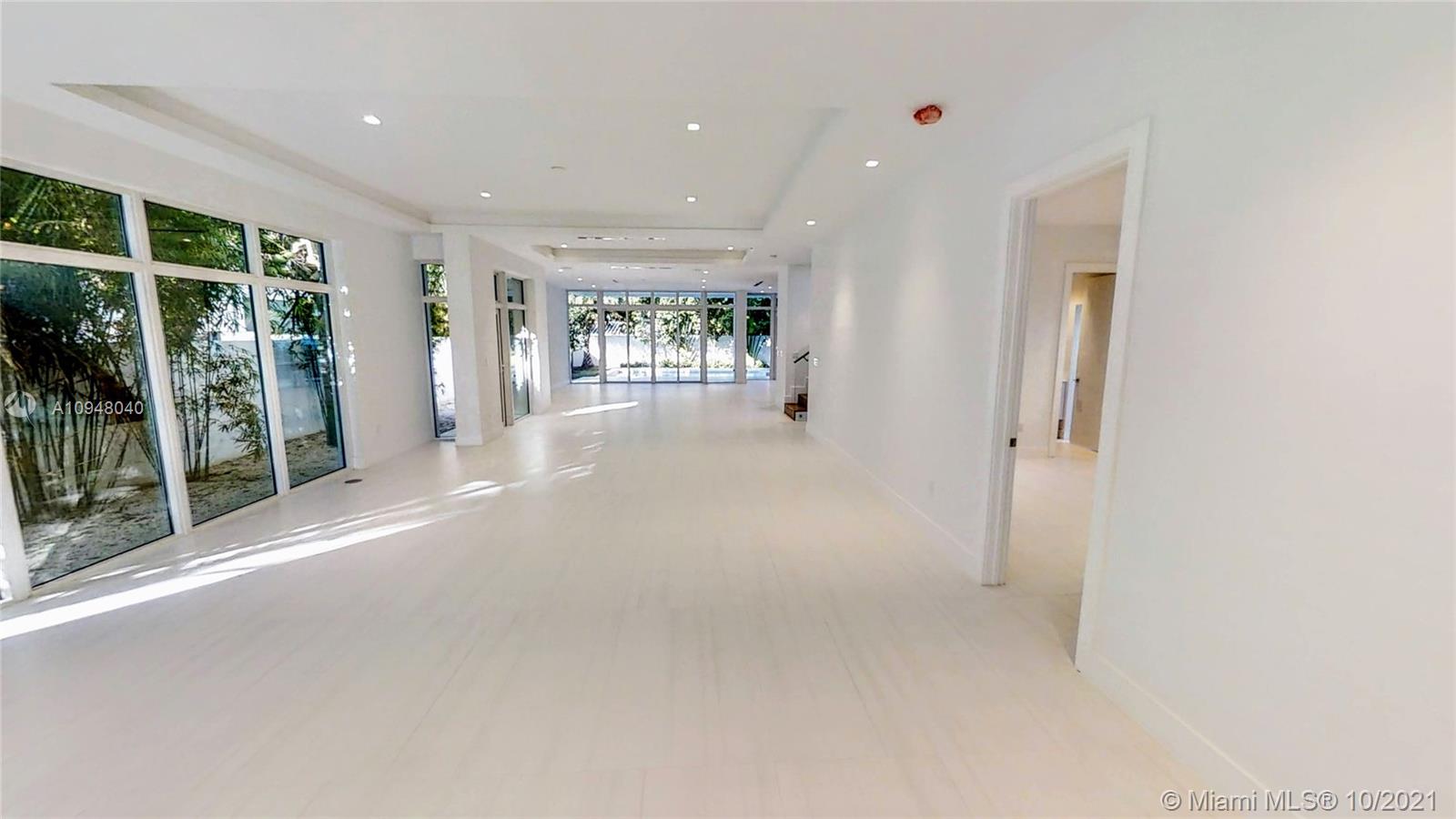GOLDEN BEACH SEC C - Residential