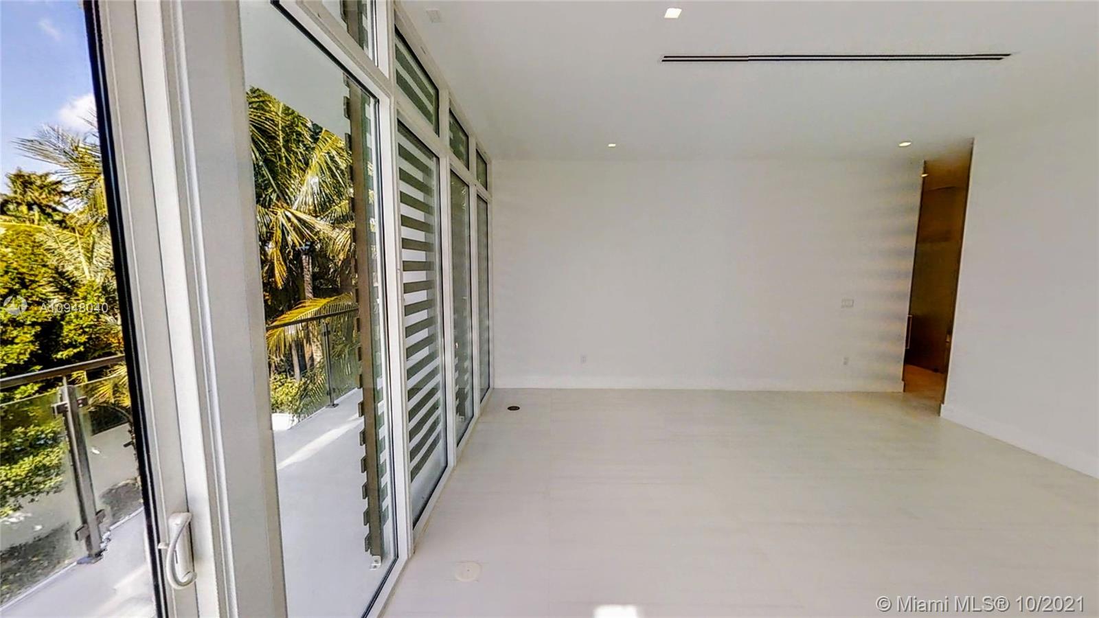 GOLDEN BEACH SEC C - Residential