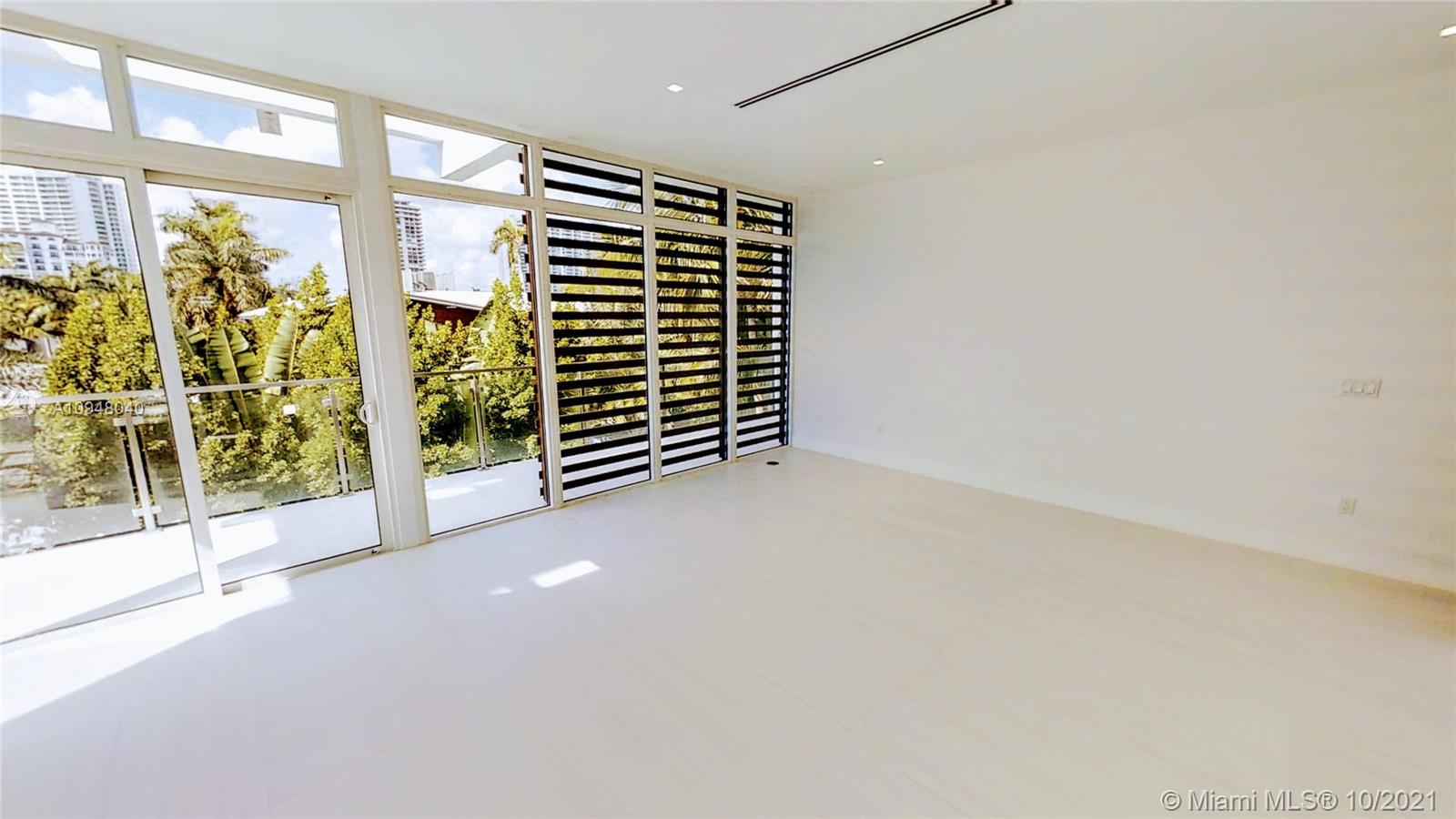 GOLDEN BEACH SEC C - Residential
