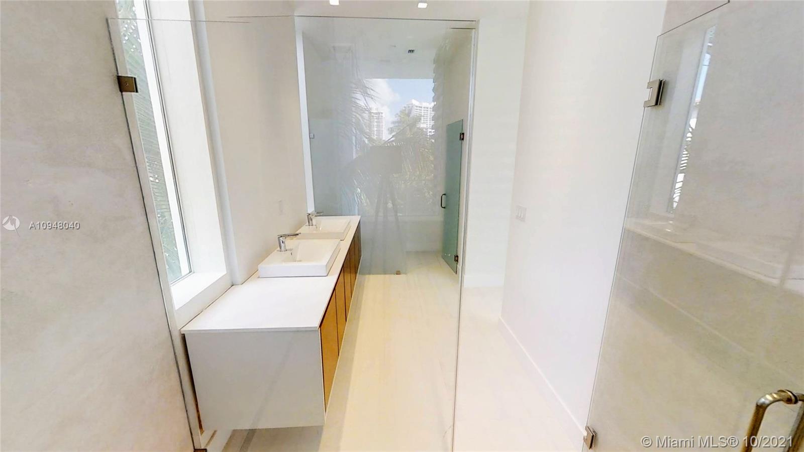 GOLDEN BEACH SEC C - Residential