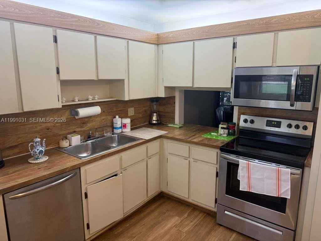 VILLAS AT CARRIAGE HILLS - Residential