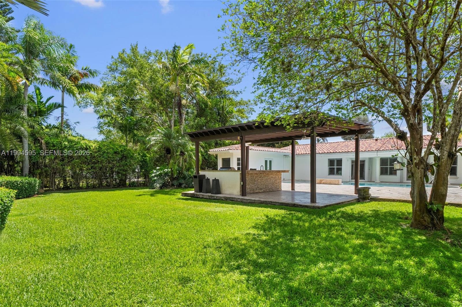 ROCK LAKE - Residential