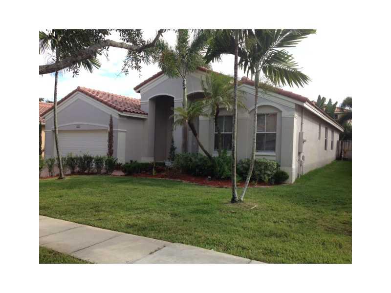 LIGHT-FILLED, LOVELY AND SPACIOUS EXECUTIVE HOME IN MOVE-IN CONDITION,IN GUARD-GATED COMMUNITY WITH ALL AMENITIES*VOLUME CEILINGS*TOTALLY TILED IN NEUTRAL 18" TILES*FORMAL DINING ROOM*FORMAL LIVING ROOM*OVERSIZED FAMILY ROOM*42"KITCHEN CABINETS*LARGE MAST ER W/TWO CLOSETS- ONE A WALK-IN*BATH WITH DOUBLE-SINK VANITY*VERY BIG LAUNDRY ROOM*LANDSCAPED AND FENCED BACKYARD*COVERED PATIO FOR BARBECUES*FRONT YARD MAINTAINED BY ASSOCIATION*FINANCIALLY STABLE LANDLORD*NOT FOR SALE*YOUR CLIENTS WILL LOVE IT!