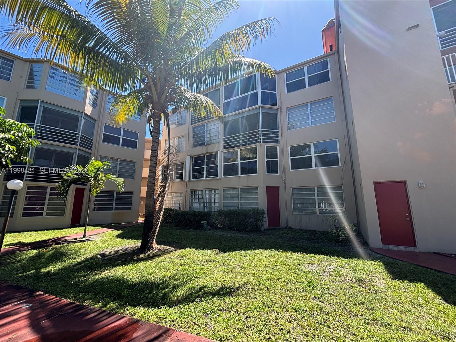 Beautiful unit for sale, one bedroom and two baths, 898 SF, large living room, new impact windows, new A/C, New refrigerator and new stove with oven, generous views of the pool.
Great location, close to Aventura Mall, Costco, 1-95, and the beaches. AS-IS