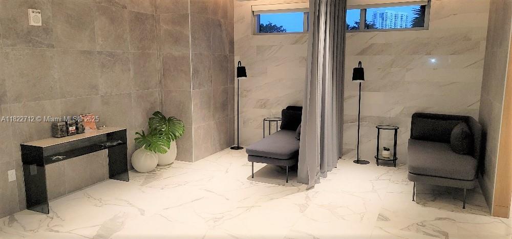 IVY CONDO - Residential