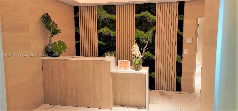 IVY CONDO - Residential