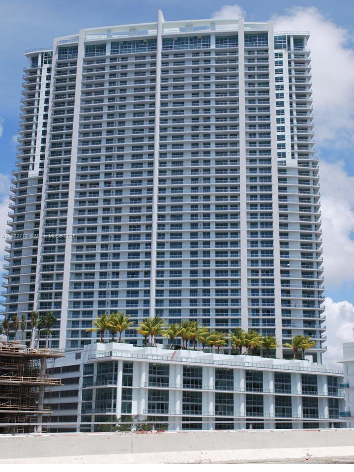 IVY CONDO - Residential