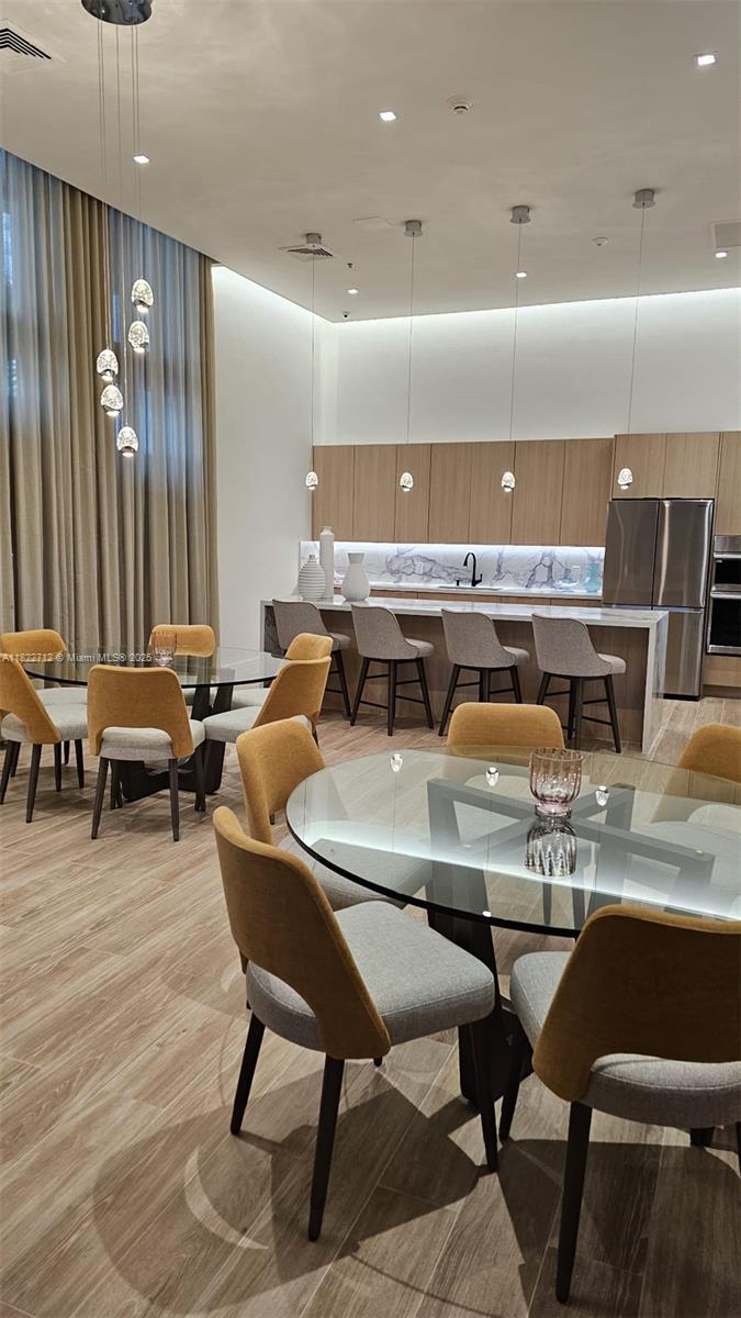 IVY CONDO - Residential