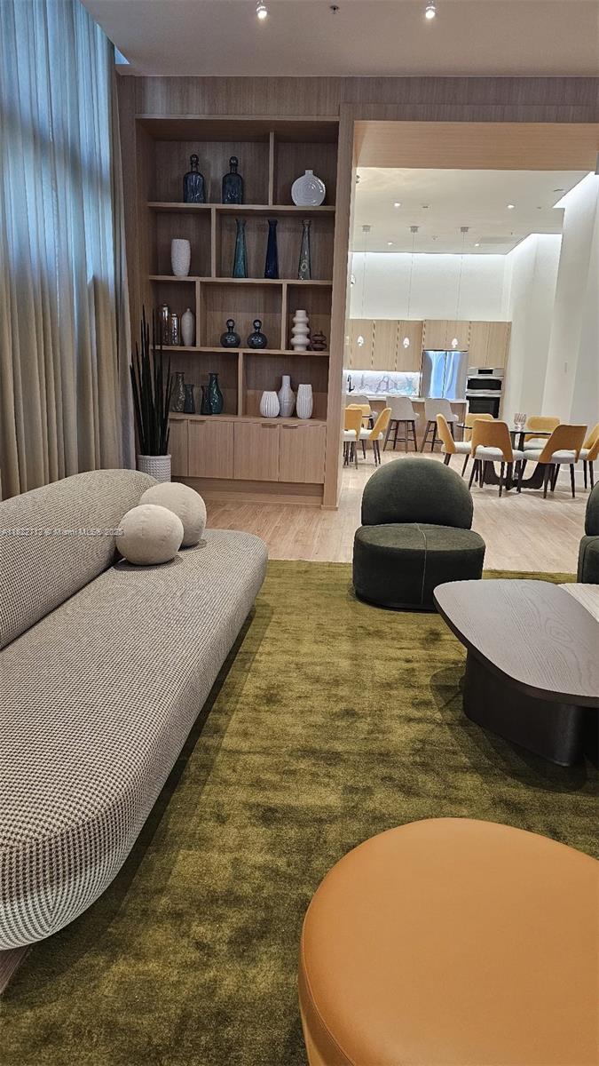 IVY CONDO - Residential