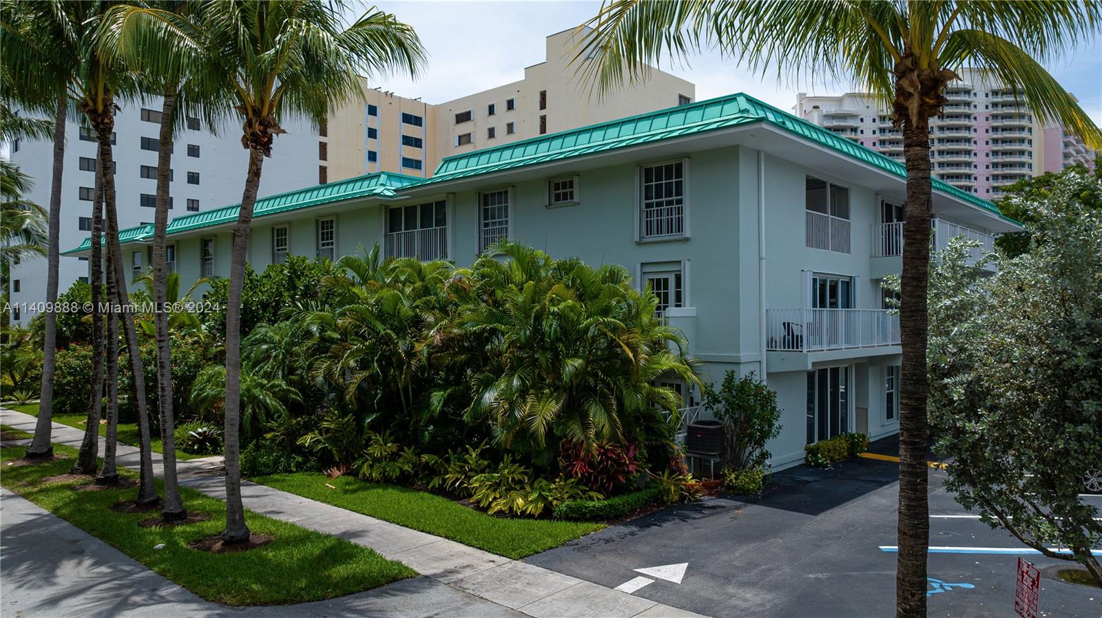 GOVERNORS LODGE ASSOC CON - Residential
