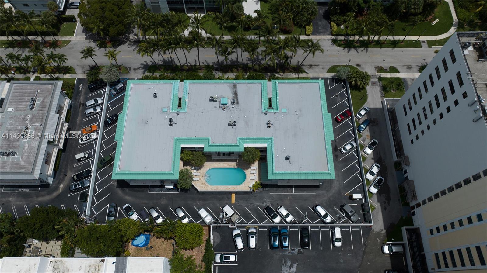 Welcome to Key Biscayne's hidden gem! This charming 1-bedroom offers boutique living in a building with just over 30 units. Located on the first floor, this delightful residence treats you to a picturesque view of the pool right from your balcony.
Step outside and experience the best of Key Biscayne living. Just a block away, you'll find yourself immersed in the pristine beauty of the beach. A short stroll will lead you to a vibrant array of dining options , ensuring that convenience and leisure are never far from reach. 
This unit is a perfect choice for individuals seeking a cozy coastal retreat or those looking to invest in the thriving KB market. Don't miss out on the opportunity to own this slice of paradise. Schedule your viewing today and make this dreamy 1-bedroom unit your own!