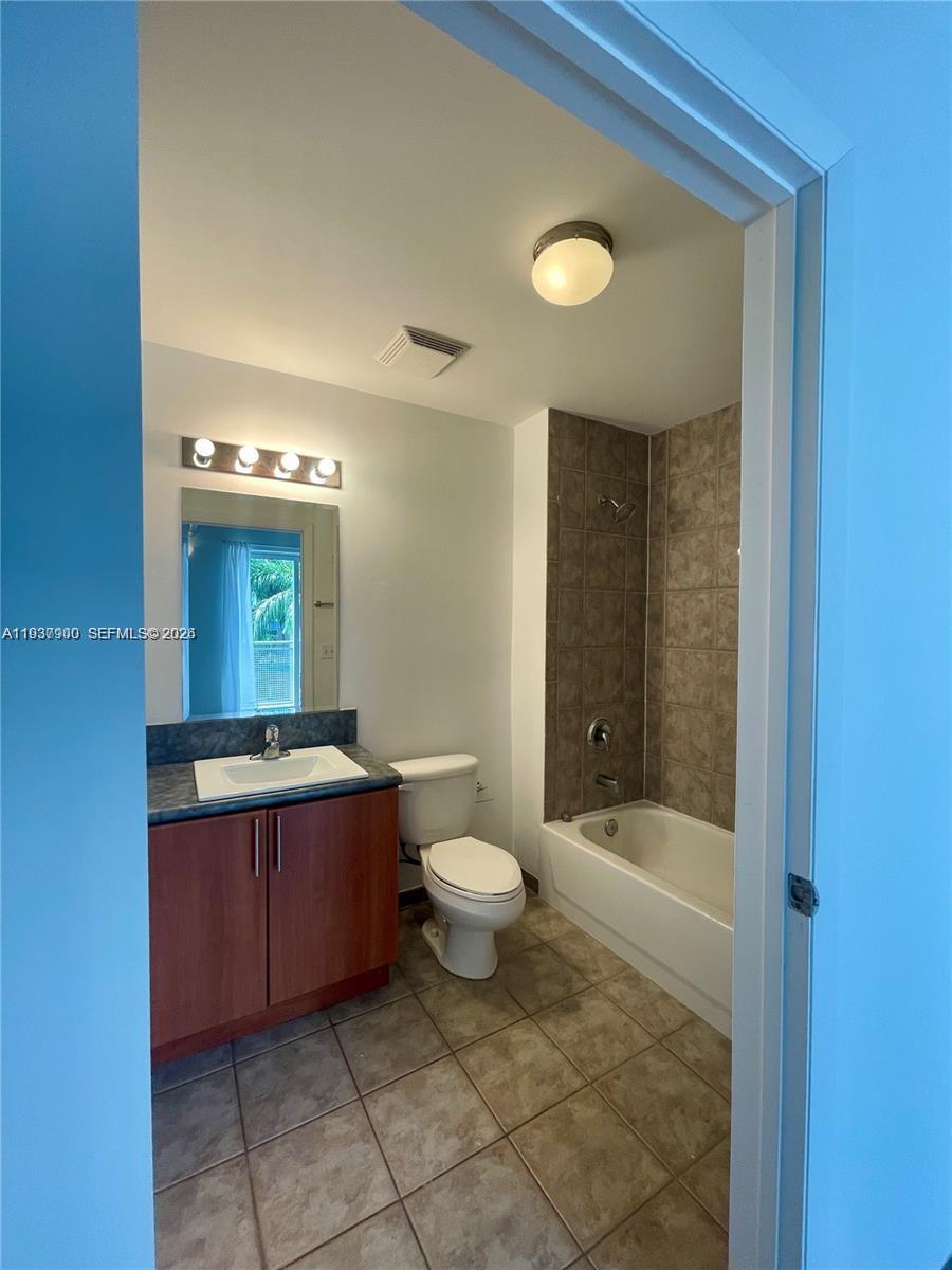 BAYLOFTS CONDO - Residential