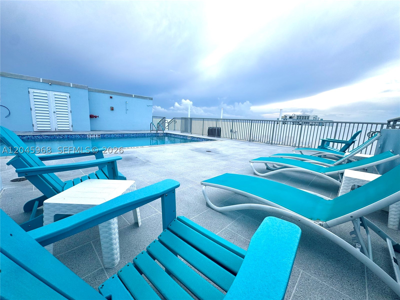 EDGEWATER BEACH TOWERS CO - Residential