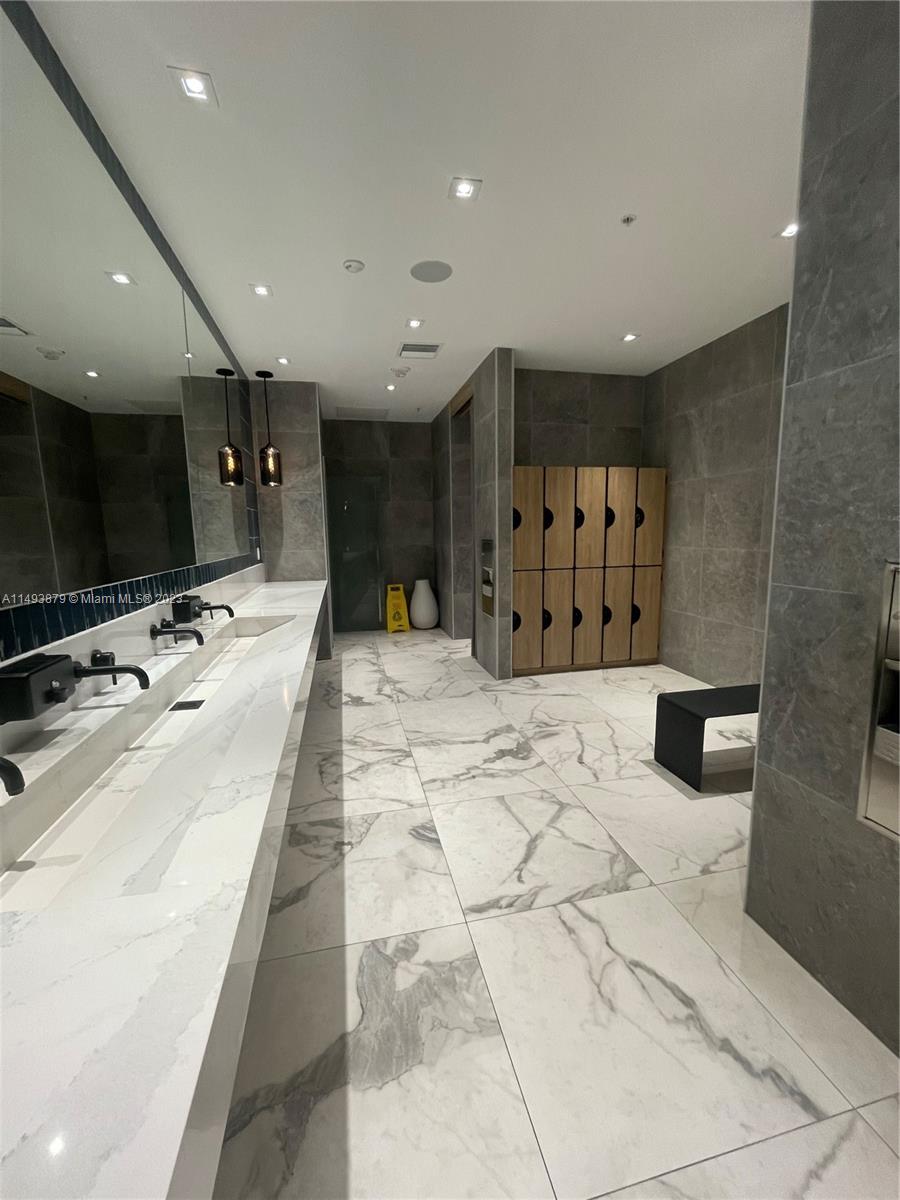 IVY CONDO - Residential Lease