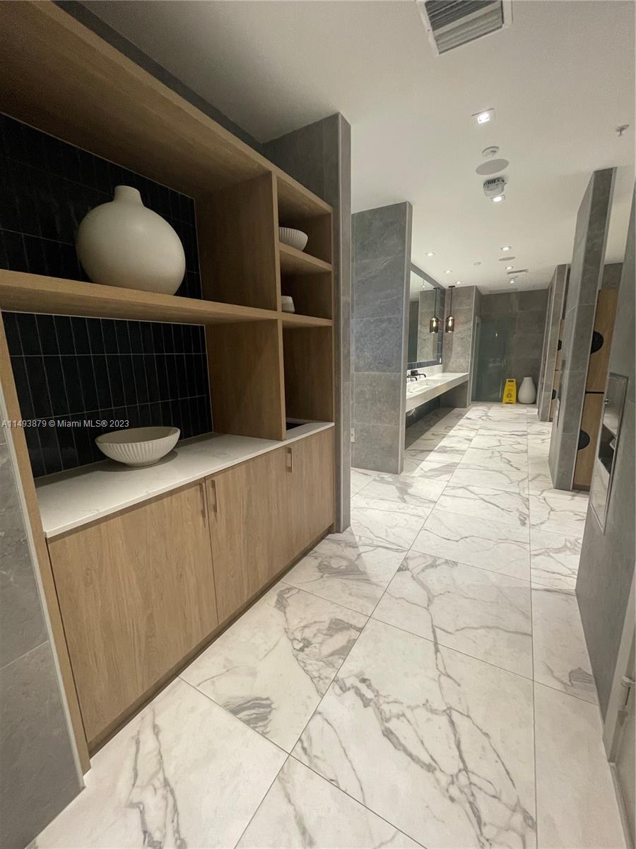 IVY CONDO - Residential Lease