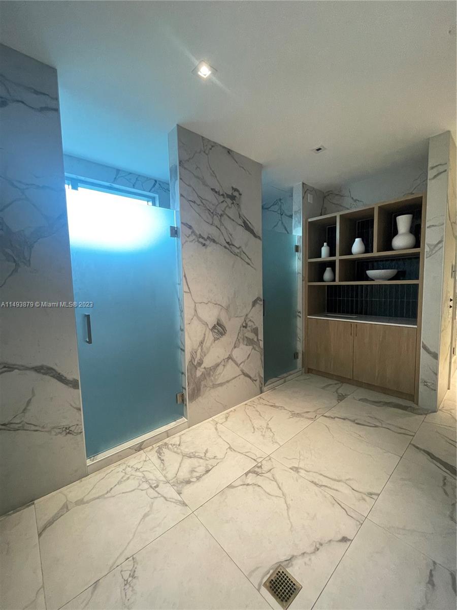 IVY CONDO - Residential Lease