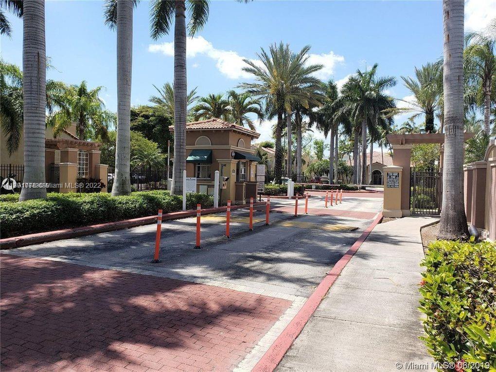 THE GREENS AT DORAL CONDO - Residential Lease