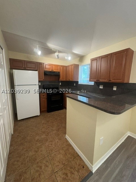 VENETIA GARDENS SOUTH CON - Residential