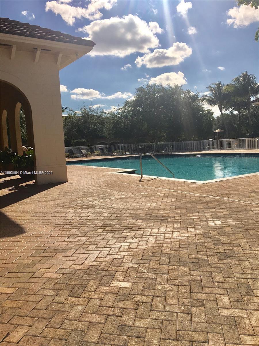 LAS TERRAZAS AT VIZCAYA C - Residential Lease