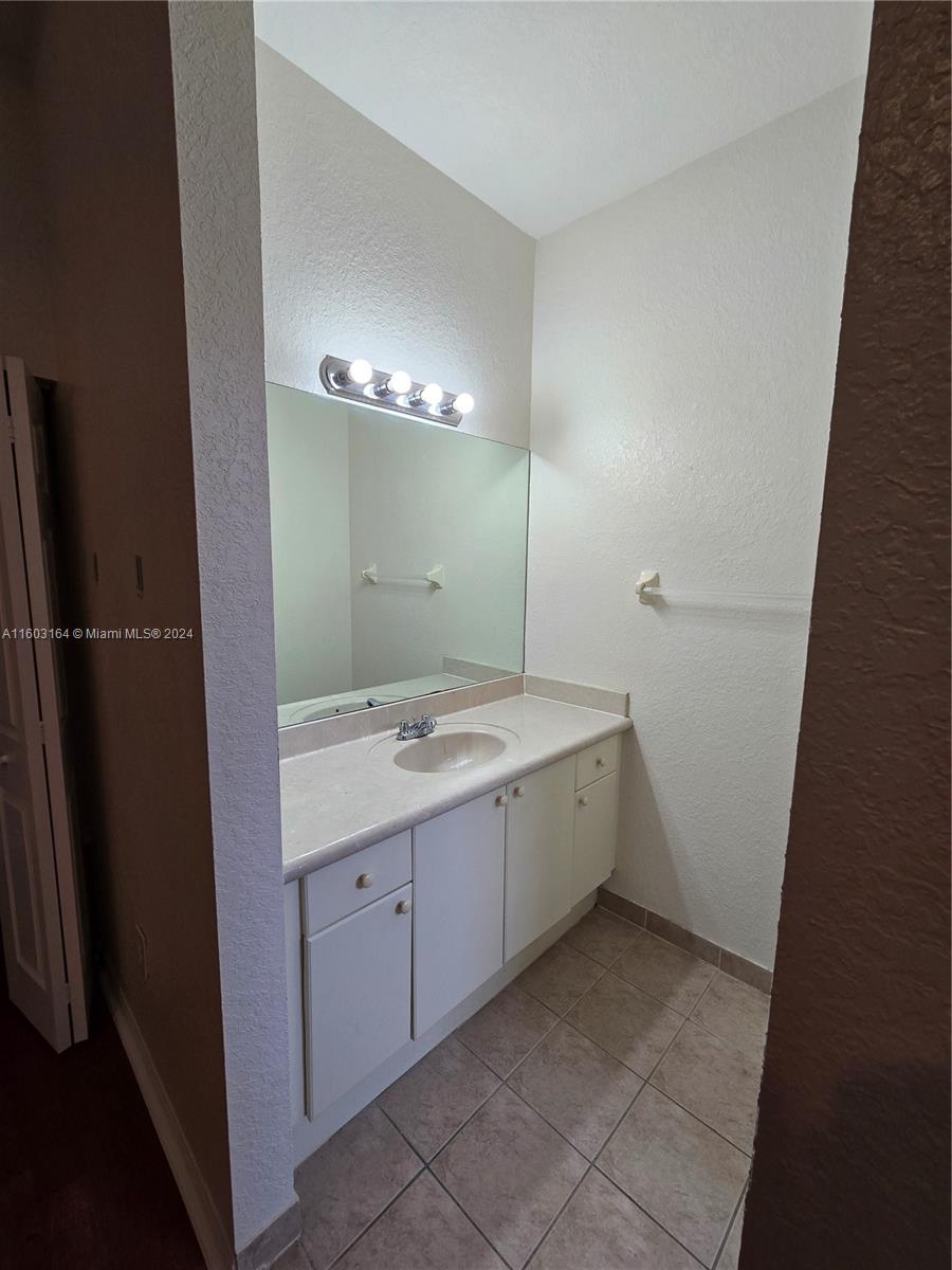 LAS TERRAZAS AT VIZCAYA C - Residential Lease