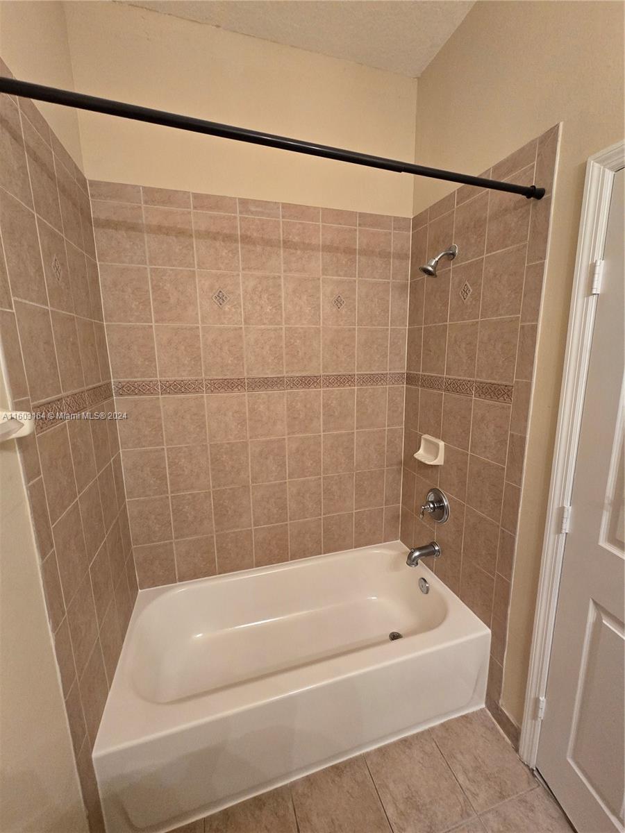 LAS TERRAZAS AT VIZCAYA C - Residential Lease