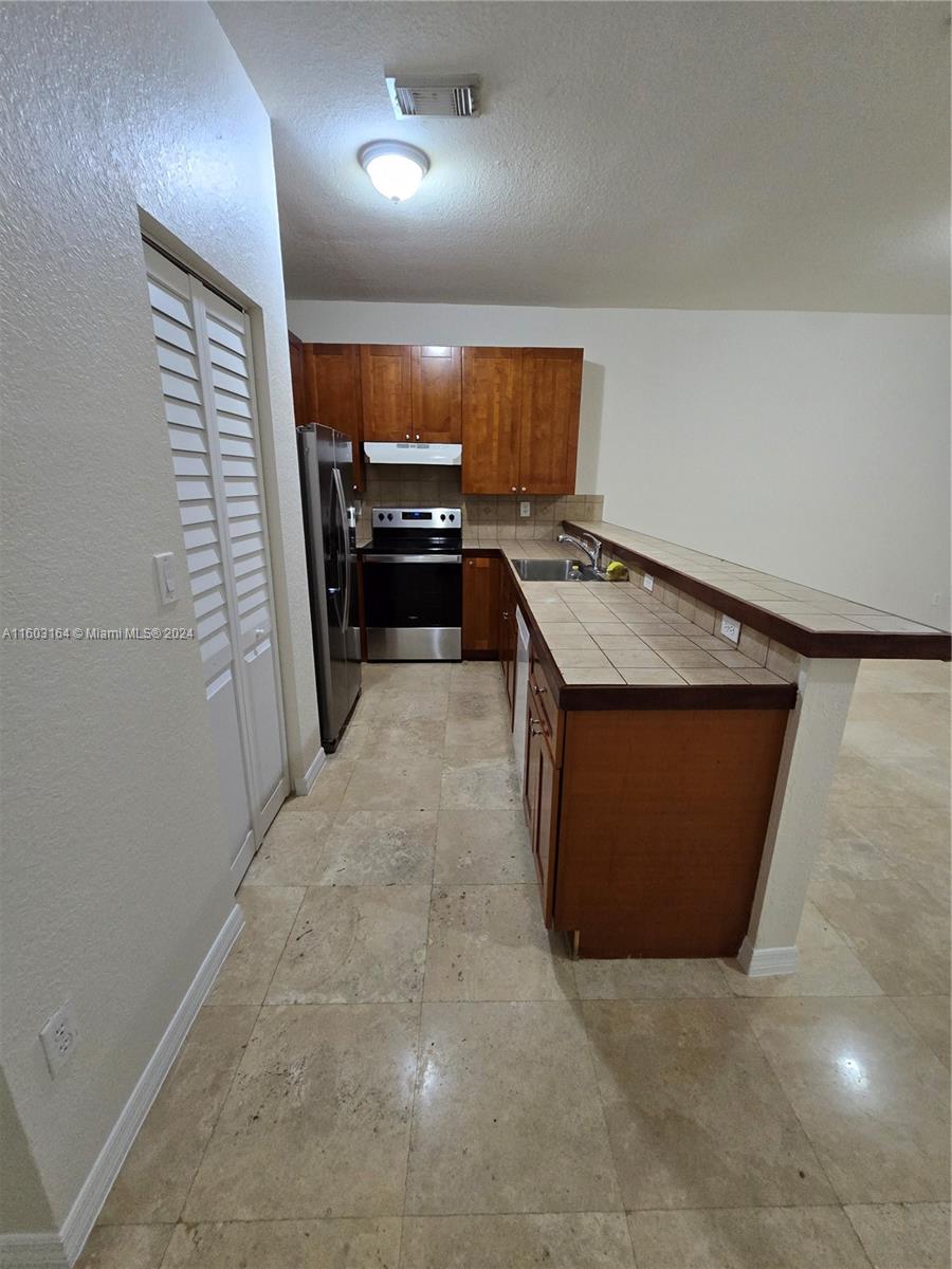 LAS TERRAZAS AT VIZCAYA C - Residential Lease