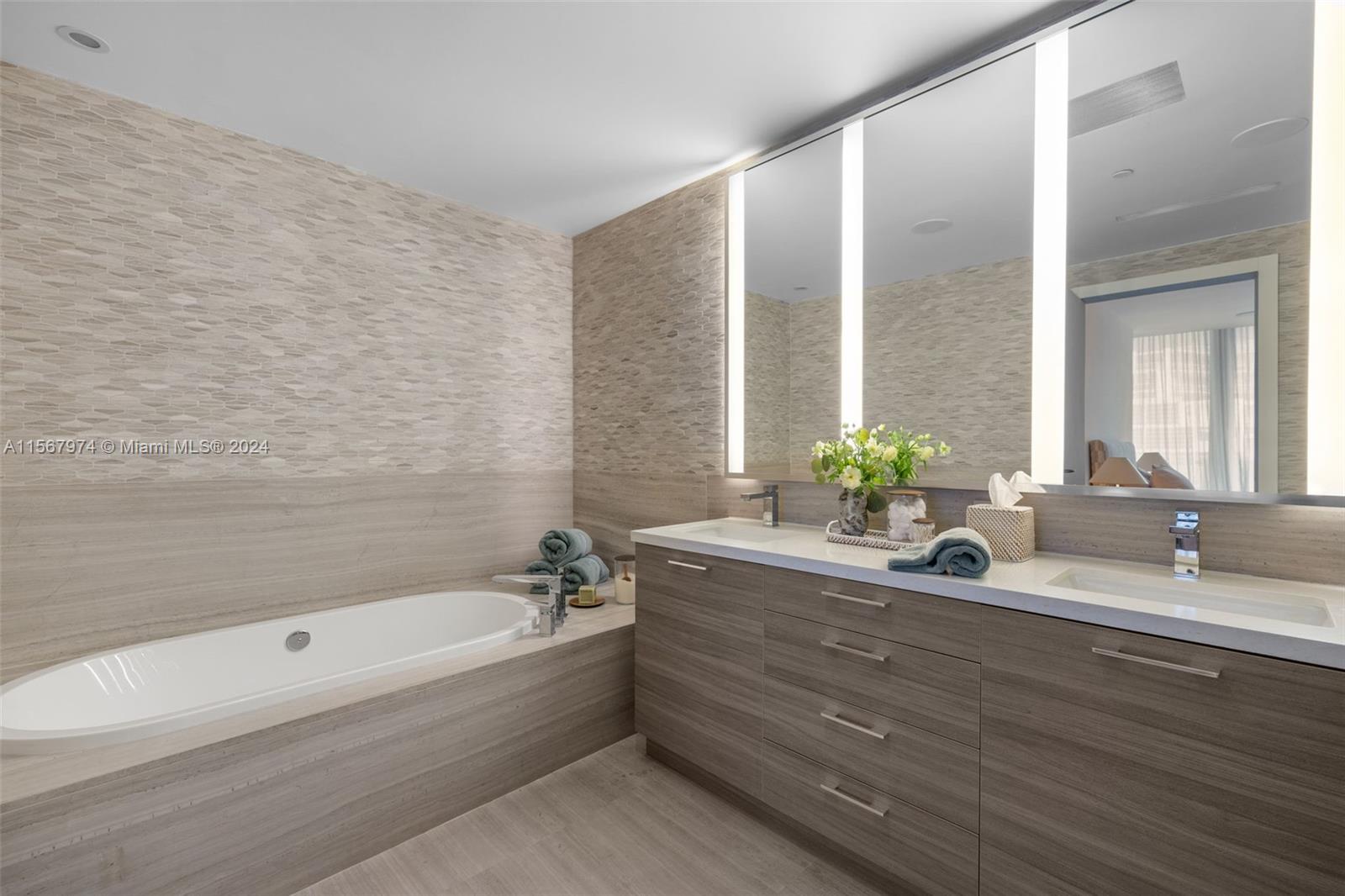 ONE OCEAN CONDO - Residential