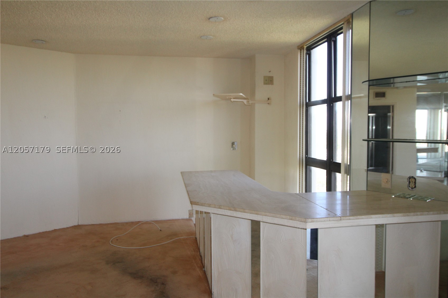 TOWERS OF QUAYSIDE CONDO - Residential