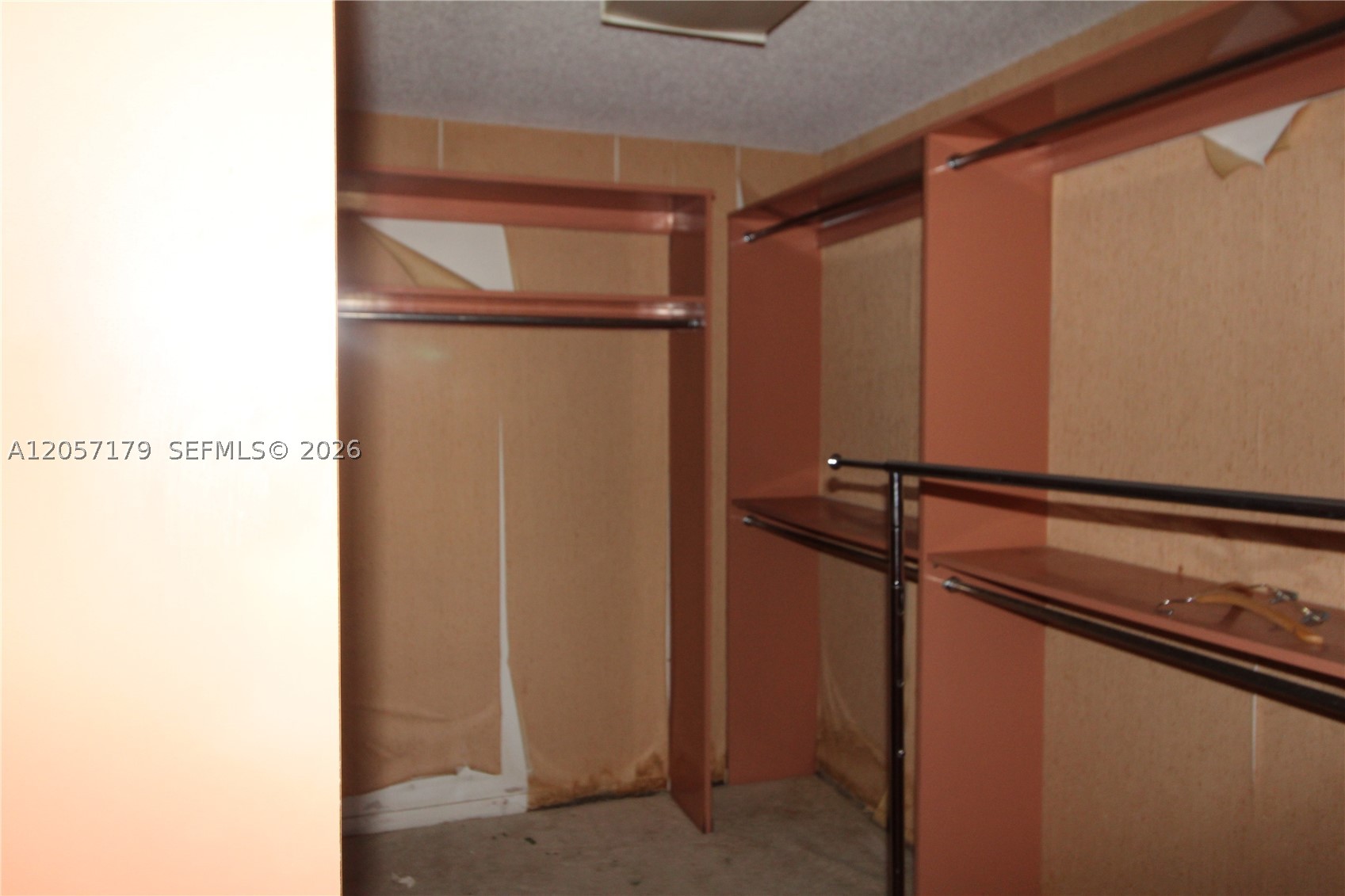TOWERS OF QUAYSIDE CONDO - Residential