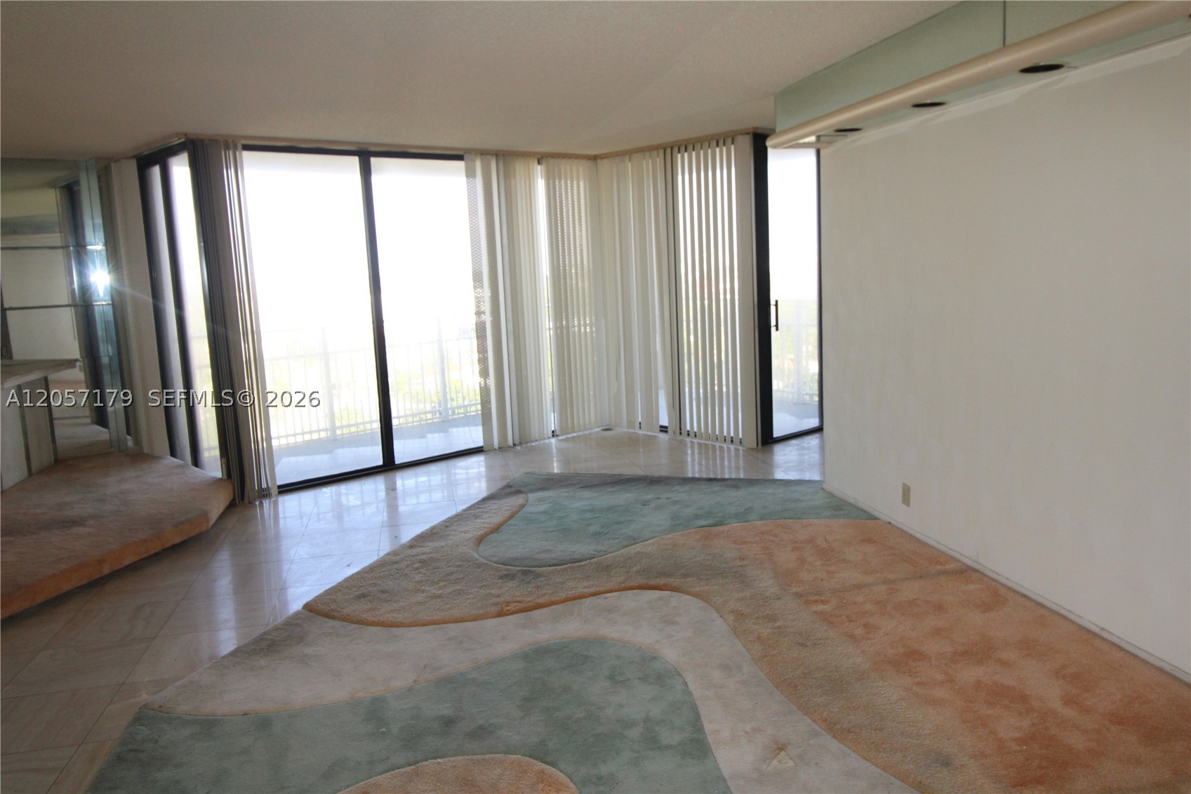 TOWERS OF QUAYSIDE CONDO - Residential