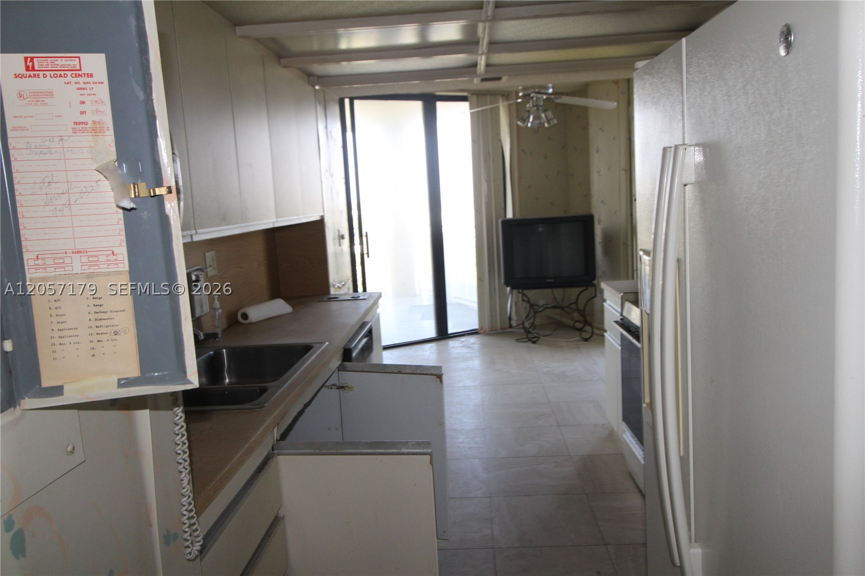 TOWERS OF QUAYSIDE CONDO - Residential
