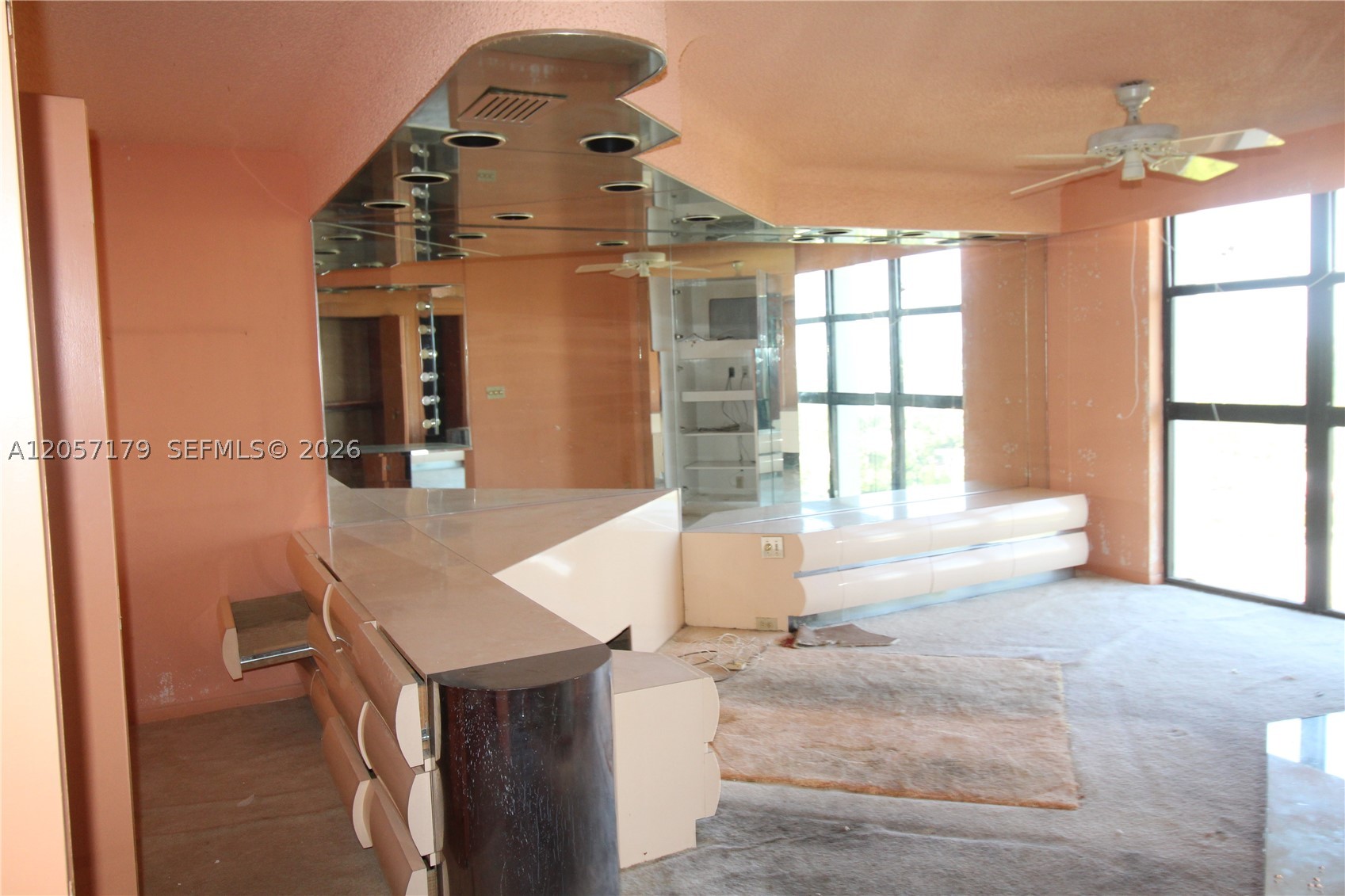 TOWERS OF QUAYSIDE CONDO - Residential