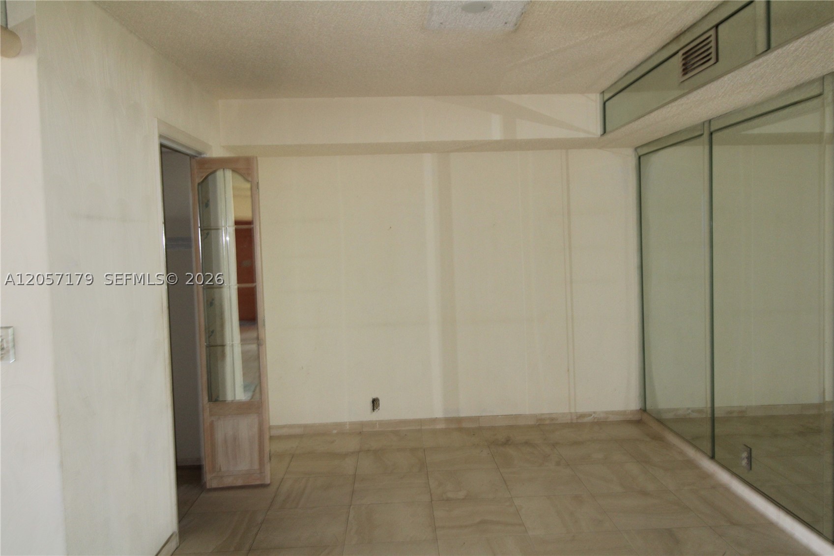 TOWERS OF QUAYSIDE CONDO - Residential