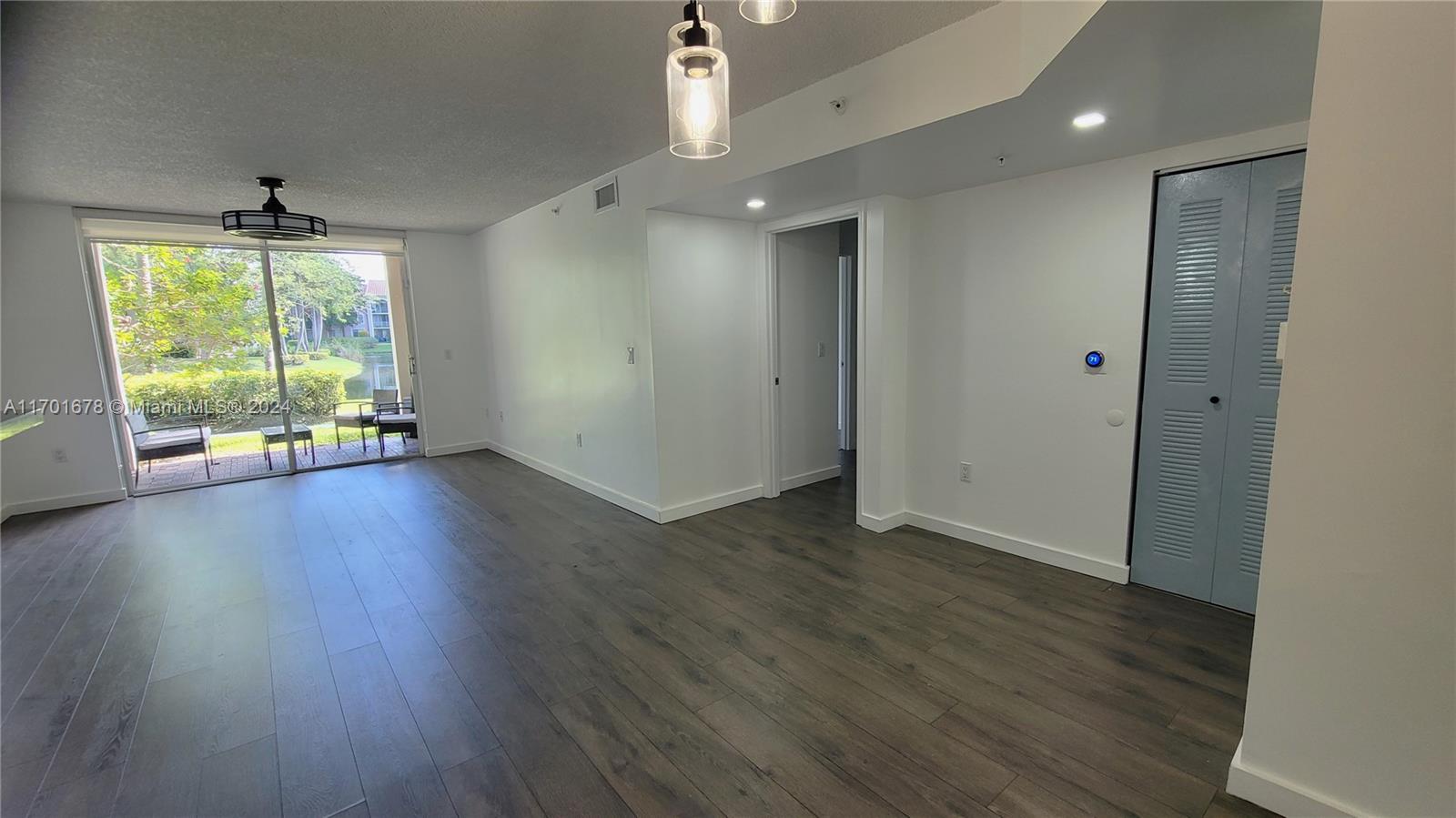 Stunning 2-bedroom, 2-bath unit with gorgeous lake views! Fully remodeled with wood flooring and in-unit washer and dryer. Resort-style community featuring a pool, fitness center, and more. Conveniently located near Pembroke Pines’ top shopping centers, I-75, and Turnpike. Association offers quick approval. Water, cable, and internet included. Don’t miss out on this amazing opportunity!